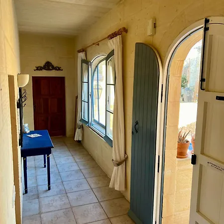 לינה וארוחת בוקר Gozo Silence Għarb