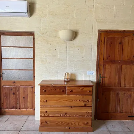 לינה וארוחת בוקר Gozo Silence Għarb